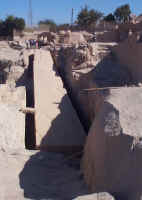 B2_UnfinishedObelisk.JPG (114499 bytes)