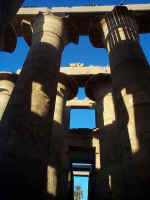 D4_KarnakColumns2.jpg (134284 bytes)
