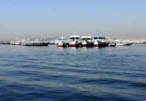 b3_boats.jpg (214428 bytes)