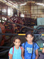 Liz_and_Vic_at_riceplant.JPG (247919 bytes)